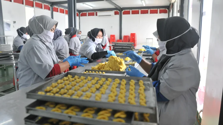 Menjelang Idulfitri, Kue Lebaran J&C Cookies Tingkatkan Produksi