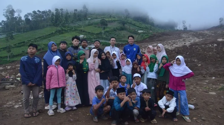 Persib Berikan Bantuan untuk Penyitas Bencana Longsor KBB