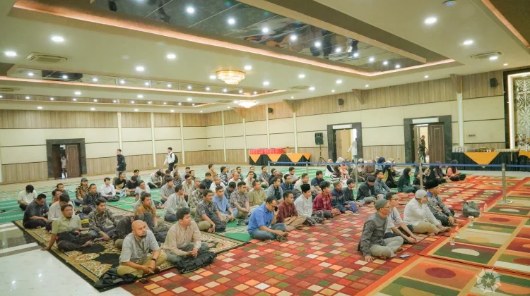 Nuzulul Quran 2026, Tim Pindad Salurkan Wakaf Santunan