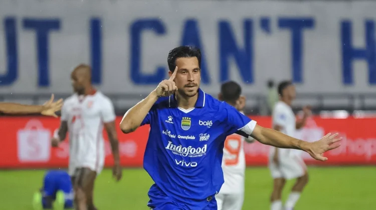 Thom Haye Bidik Kemenangan saat Persib Jamu Persik di GBLA