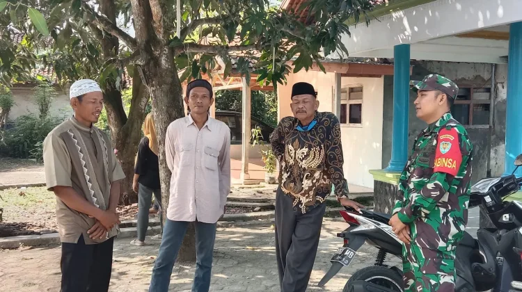 Babinsa Koramil Ciasem Ajak Kadus Jaga Kamtibmas Ramadan