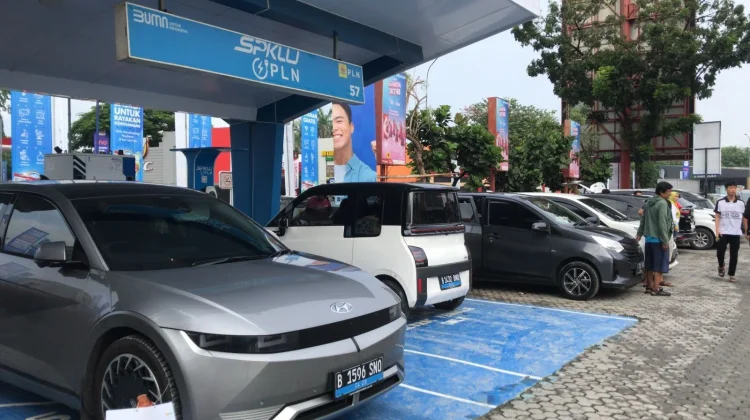 Puluhan SPKLU Tersedia di Tol Jakarta-Padalarang saat Mudik