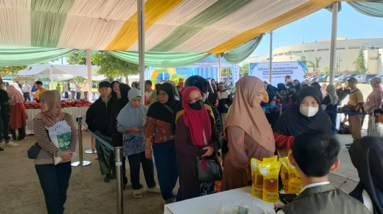 Polda Jabar Gelar Gerakan Pangan Murah di Arcamanik, Sediakan Ratusan Ton Beras