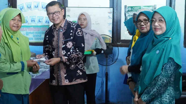 Ribuan Siswa SD dan SMP di Subang Dapat Kacamata Gratis