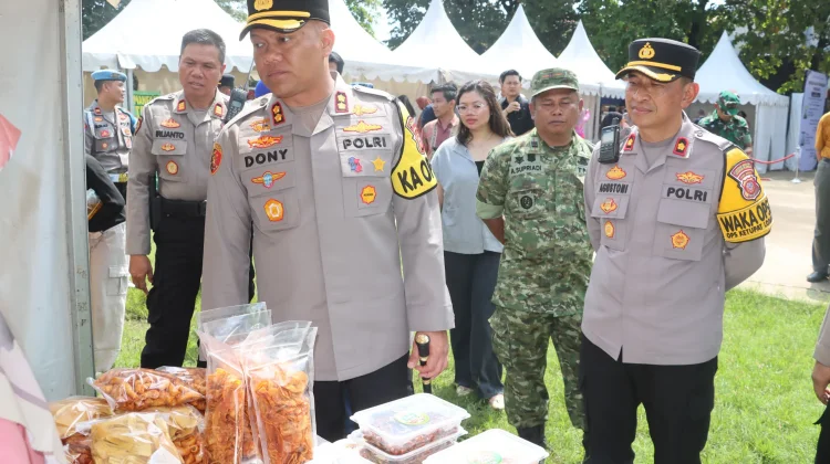 Kapolres Subang Tinjau Pelaksanaan Bazar Pangan Murah