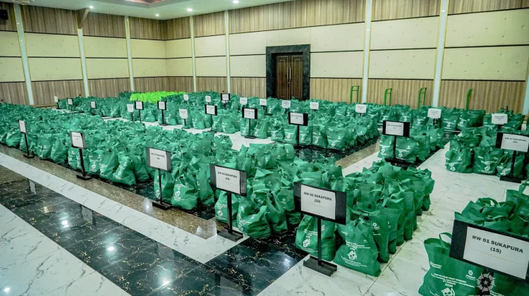 Berkah Ramadan 2026, Pindad Salurkan Paket Sembako