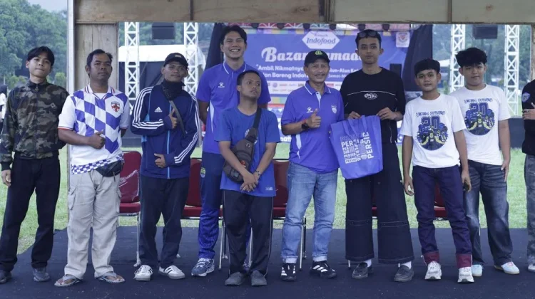 Dua Legenda Persib Jupe dan Djanur Ramaikan Bazar Ramadan di Subang