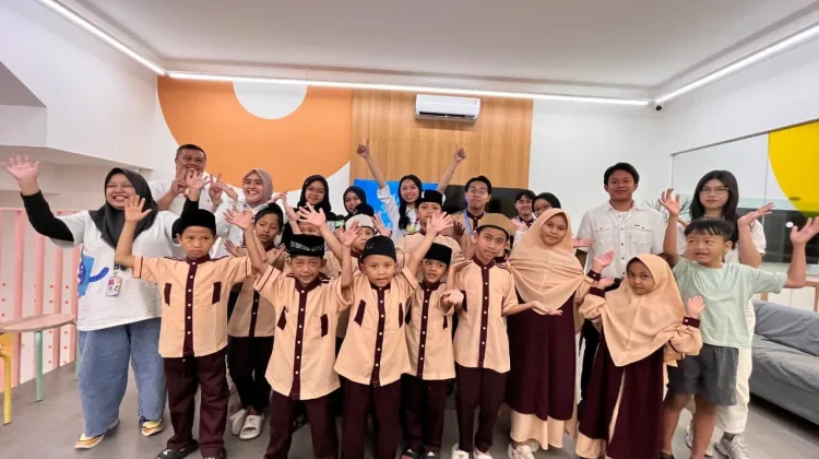 English 1 Undang Anak Panti Asuhan Belajar Bahasa Inggris di Bandung