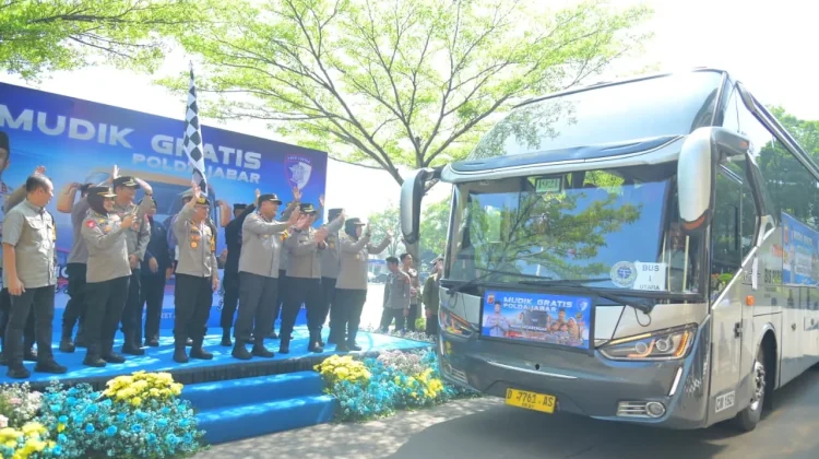 Program Mudik Gratis Polda Jabar Pulangkan Ribuan Warga ke Kampung Halaman