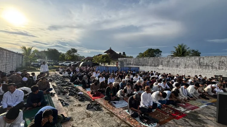 Ratusan Jemaah di Mangkubumi Tasikmalaya Rayakan Idul Fitri lebih Awal