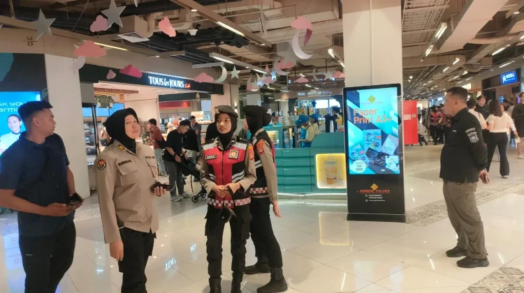 Polwan Polrestabes Bandung Patroli Dialogis di Paskal 23 dan Sultan Agung