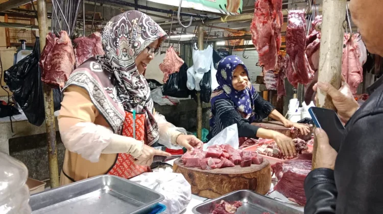 Menjelang Lebaran, Pedagang Daging Sapi di Pasar Kosambi Kebanjiran Pesanan