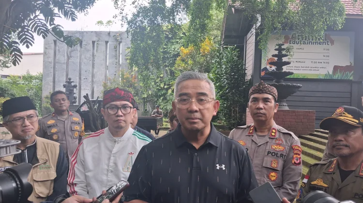 Pemkot Bandung Angkut Sampah Setiap 3 Jam di Libur Lebaran