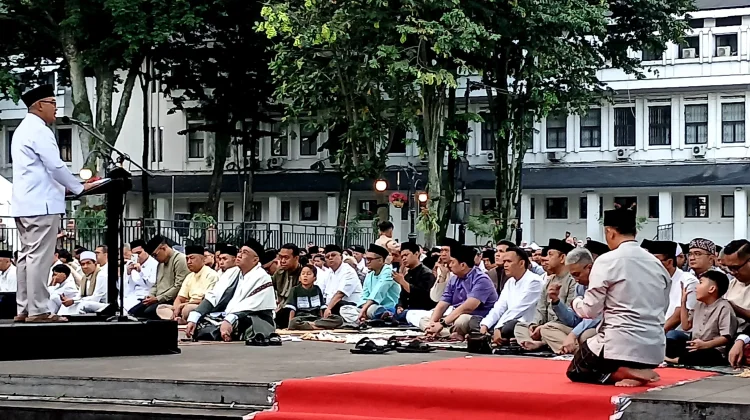 Salat Id Perdana di Plaza Balai Kota Bandung Berlangsung Khidmat