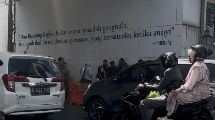 H+1 Lebaran, Lalu Lintas di Jalan Asia Afrika Bandung Masih Lancar