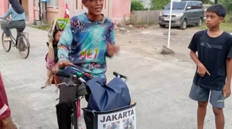 Kapolresta Bandung Penuhi Nazar, Berikan Motor untuk  Pemudik Asal Tegal