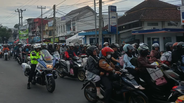 Urai Kepadatan Kendaraan di Gentong, Polisi Berlakukan “One Way”