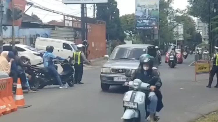 Arus Wisata Lembang Meningkat, Polisi Terapkan One Way Sepenggal