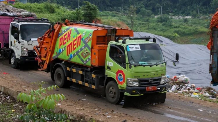Pengangkutan Sampah ke TPA Sarimukti Kembali Normal