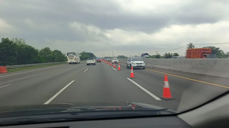 Kontra Flow Tol Cikampek Diberlakukan, Urai Kepadatan Pebalik menuju Jakarta