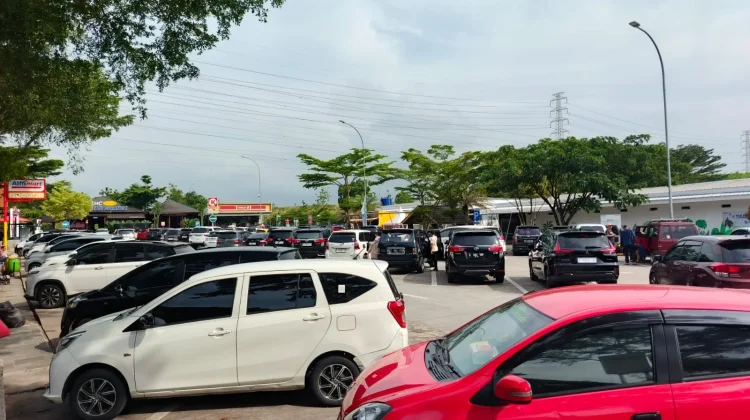 Rest Area KM 88 A Diramaikan Pemudik menuju Bandung