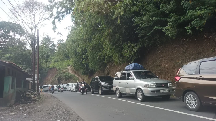 H+2, Tasikmalaya-Garut Kendaraan Mengular Sepanjang 17 Kilometer