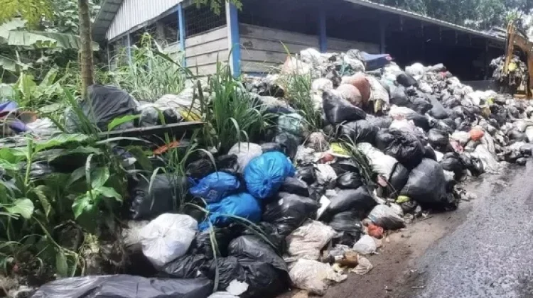 DLH Cimahi Hentikan Pengangkutan Sampah Sementara, Atasi Lonjakan Pasca Ramadan