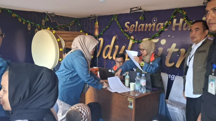 Disdukcapil Kota Bandung Gelar Imbauan Simpatik di Pintu Kedatangan