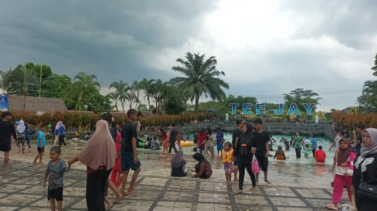 Libur Lebaran, Kunjungan Wisatawan di “Teejay Waterpark”  Tasikmalaya Menurun
