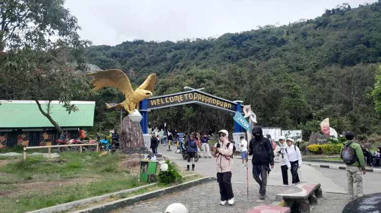 Naik 20 Persen, TWA Papandayan Dibanjiri Wisatawan