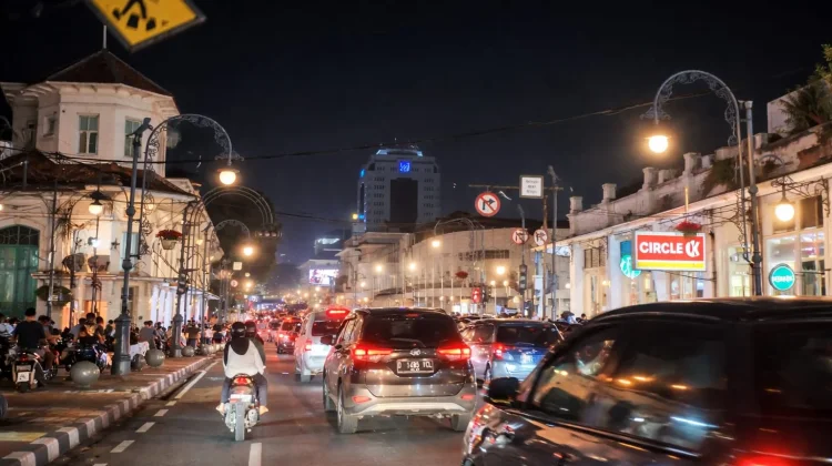 Kawasan Braga Padat Wisatawan saat Libur Lebaran