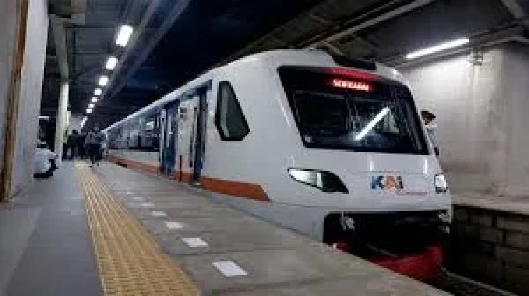 Hari Terakhir Cuti Bersama, Volume Pengguna Commuter Meningkat