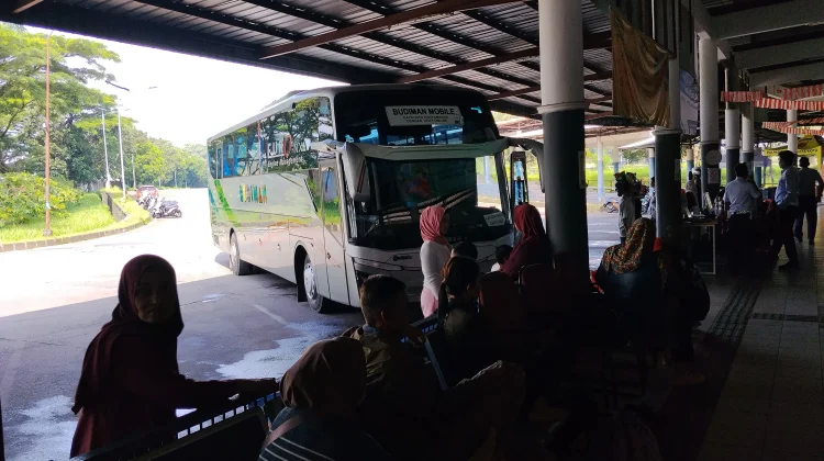 Lebaran, 40 Ribu Lebih Penumpang Naik dan Turun di Terminal Indihiang Tasikmalaya