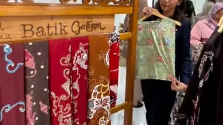 Uniknya  Dahlia Batik Genturan Khas Cianjur