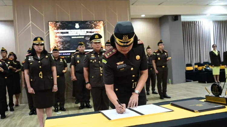 Kajati Jabar Lantik Tiga Kajari, Tekankan Integritas dan Profesionalitas