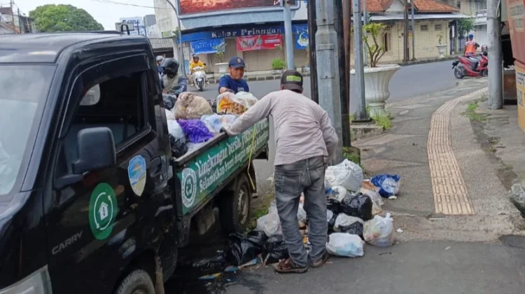 Selama Musim Lebaran, Volume Sampah di Kota Tasikmalaya Naik hingga 50 Ton