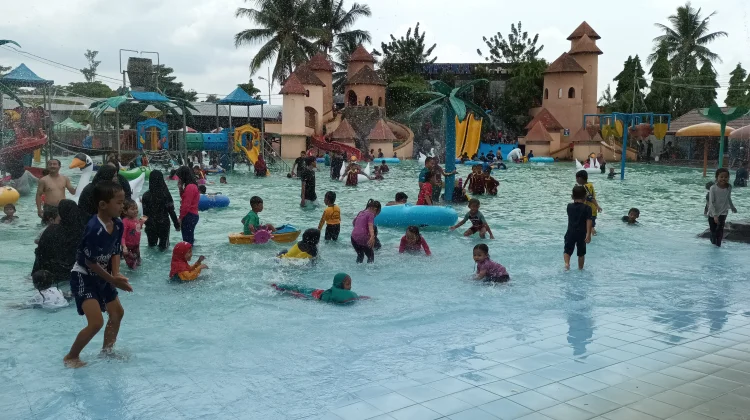 Kunjungan Wisatawan di Taman Air Ampera Tasikmalaya turun di Libur Idulfitri