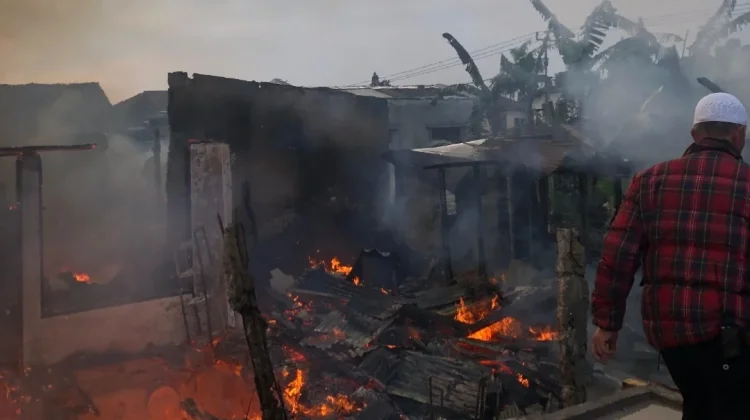 Belasan Rumah di Cipanas Cianjur Hangus Dilalap Si Jago Merah
