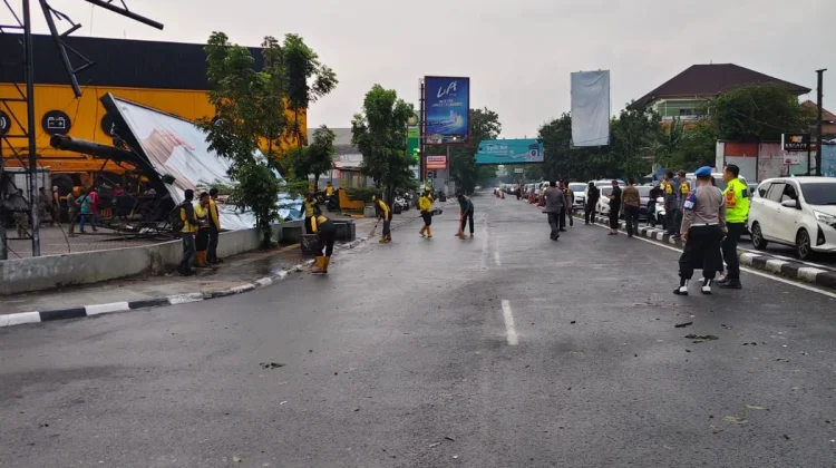 Pemkot Bandung Tertibkan Bando Reklame dan Penataan Sesuai Perda