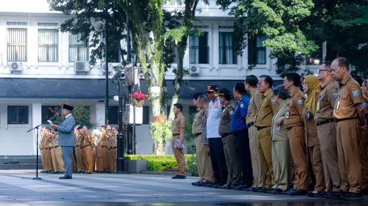 Wali Kota Bandung Apresiasi Pegawai Purna Bakti