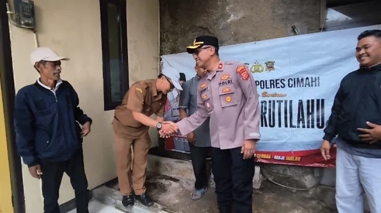 Polsek Cimahi Resmikan Bantuan Rutilahu untuk Warga Sindangsari