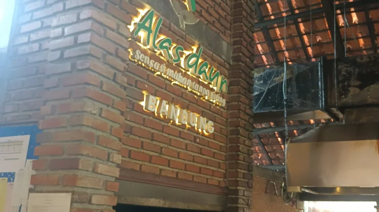 Sensasi Kuliner Sunda Alas Daun Bandung