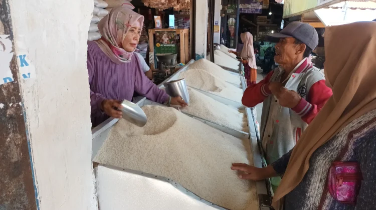 Pasca IdulFitri, Harga Beras di Pasar Cikurubuk Kota Tasikmalaya Terpantau Stabil