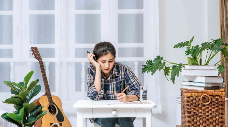 Hidup Autentik, Cara Mengenali Diri Sendiri di tengah Tekanan Sosial