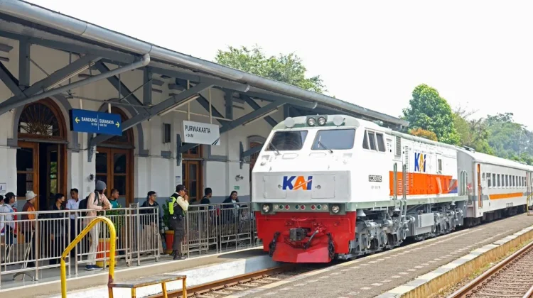 KAI Commuter Line Menjadi Andalan Warga Area Bandung