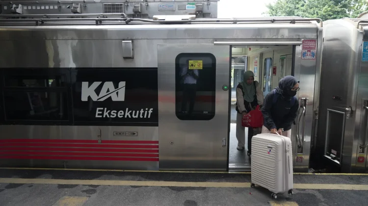WFA dan Stimulus Diskon Tiket, Pendorong KAI Melejit