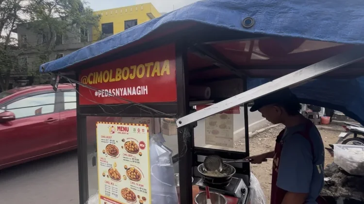 Cimol Bojot di Pahlawan Bisa Jual Ratusan Porsi Setiap Harinya