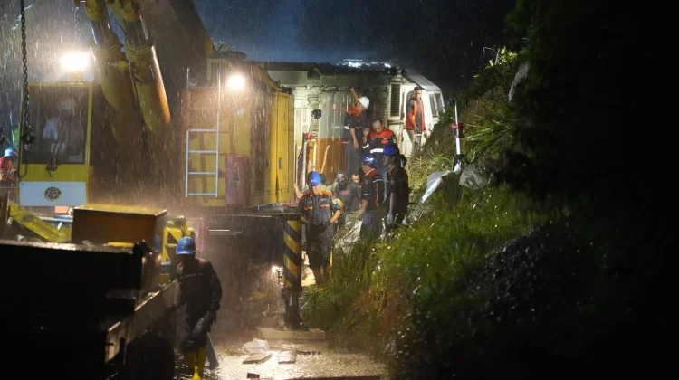Evakuasi Selesai, Jalur Maswati – Sasaksaat Dapat Dilalui Kereta