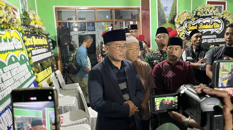 Wagub Jabar Takziah ke Rumah Duka Mayor Anumerta Zulmi, Sampaikan Dukacita