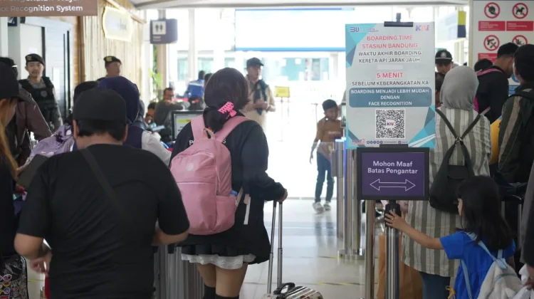 Libur Panjang, Pengguna Kereta Membludak